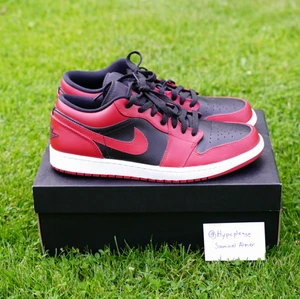 Air Jordan 1 Low - Reverse Bred - Air Jordan 1 Low - Reverse Bred❤️  Pris - 1499kr   Storlek - US 11,5/ 45,5  Condition- 9.5/10  Köp sker via DM  Fraktas över hela Sverige, kan också mötas upp i Skövde📍