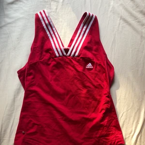 Adidas träningslinne - Gulligt träningslinne som inte kommer till användning 