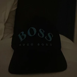 Hugo boss keps  - Blå Hugo boss keps nypris 500 kr. Finns inte kvar att köpa i butik