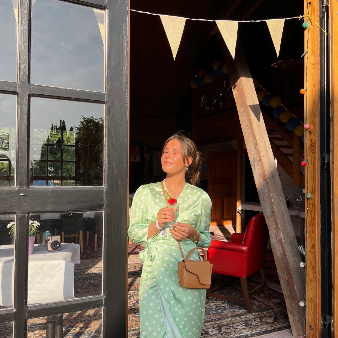 Drömmig prickig klänning