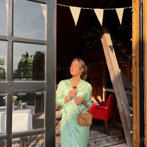 Drömmig prickig klänning  - Så så så fin grön prickig klänning!! Toppskick 