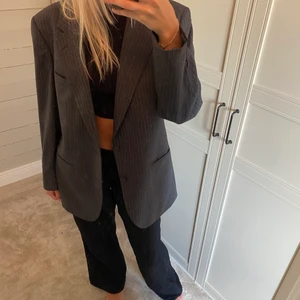 Blazer - Sjukt snygg blazer!!! Passar XS-M. Säljs för 150kr+frakt! BUD PÅ 350kr+frakt, köp direkt för 400kr+frakt!