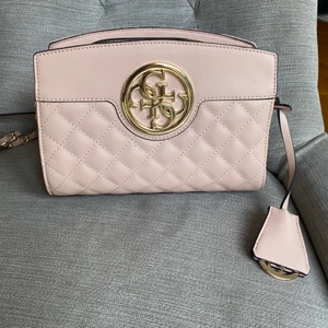 Guess väska - Nyskick!