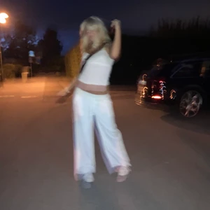 Vita linne byxor low waisted  - Linne Byxor beställda lightinthebox. Low waisted. Storlek M.