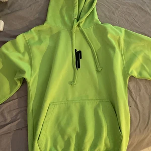 Billie Eilish merch hoodie  - En billie eilish hoodie som är i gott skick. Använd fåtal gånger 
