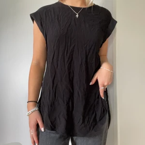 Svart blus - Svart t-shirt blus från lindex, köparen står för frakten på 49kr 