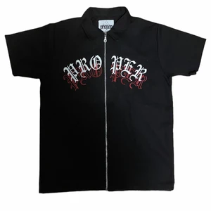 Proper ettiquettes zip shirt - Storlek S | Skick - 10/10, aldrig använts | skriv på dm om du har några övriga frågor