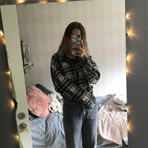 Rutig tröja - Rutig mysig tröja, väldigt sparsamt använd.