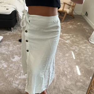 Kjol - Säljer denna kjol från Mango! Köparen står för frakten! ❤️