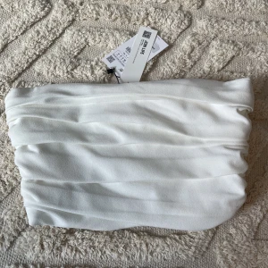 Zara korsettop - Hel oanvänd korsettopp från zara, säljer då dem tyvärr var för stor för mig. 