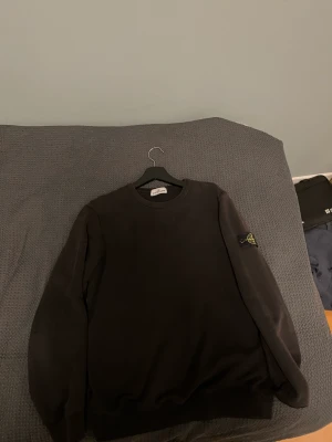 Stone island tröja - Stone island tröja, köpt på Nk i Göteborg, nypris cirka 1600 kr