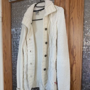 Vit kofta - Vit fluffig vintage kofta!