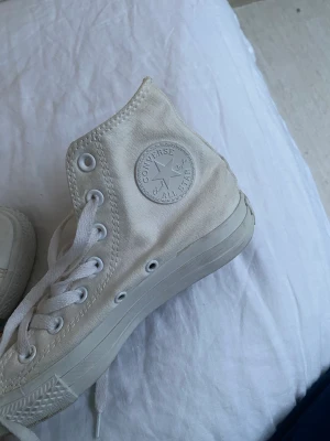 Skor - Snygga converse med helt okej skick. Pris kan diskuteras vid snabb affär!