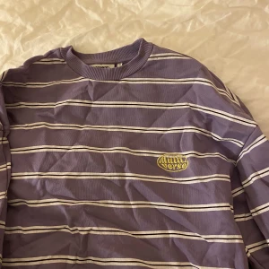 Randig sweater  - Oversized randig sweatshirt🫶🏽 Hör av dig vid funderingar, kram Ebba 