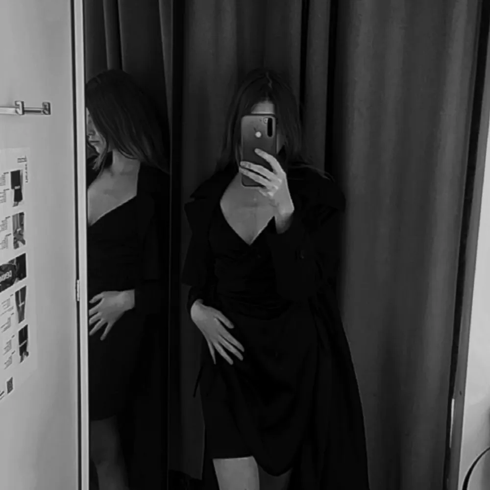 Black mini dress from bik Bok.  Worn a couple times but condition is perfect . Klänningar.