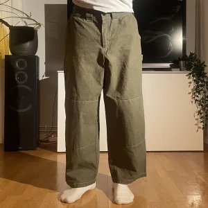 Poeticcollective jeans - Bruna poeticcollective Jeans jag inte använder. Bra skick. Använd Max 2 gånger