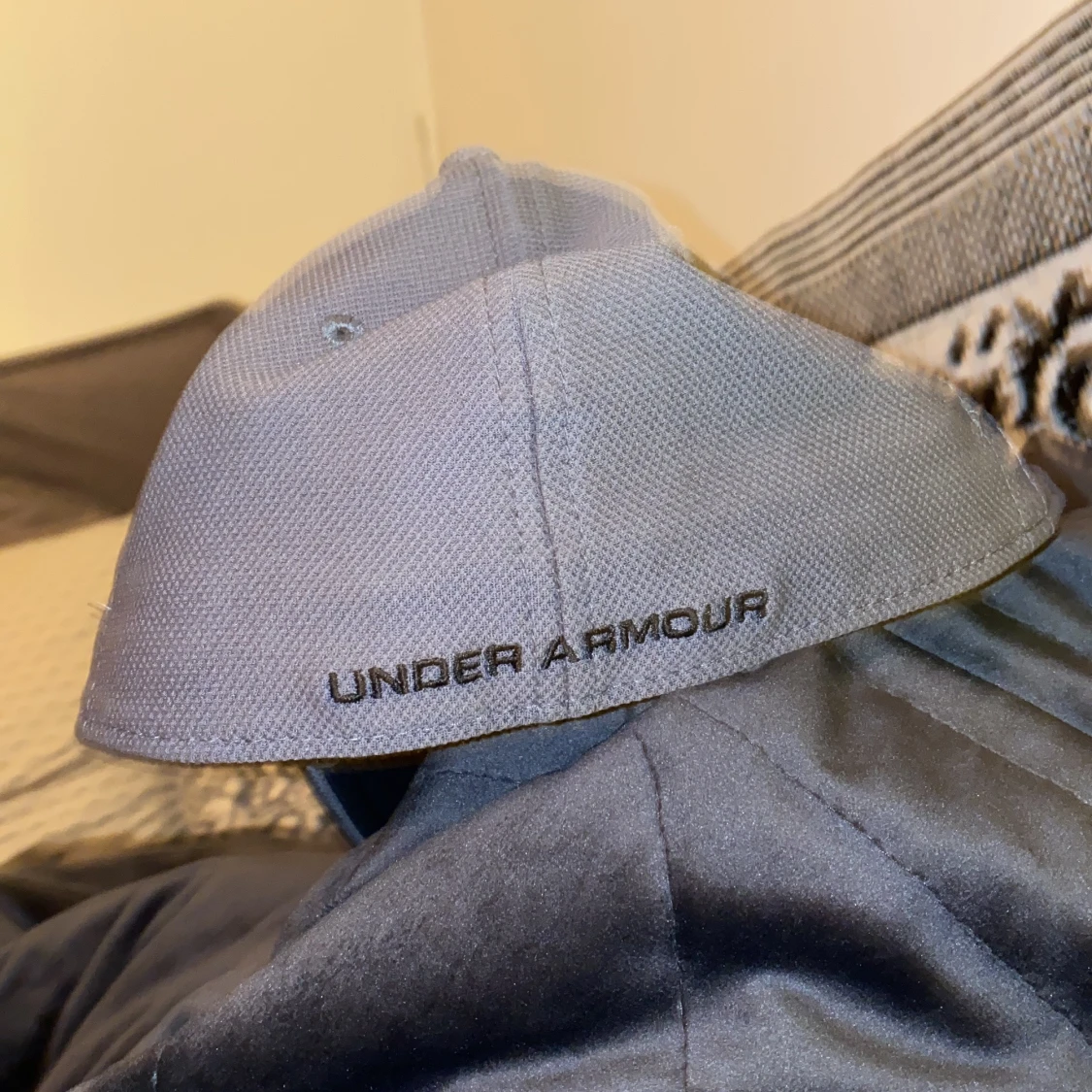 Grå Under Armour keps - 90