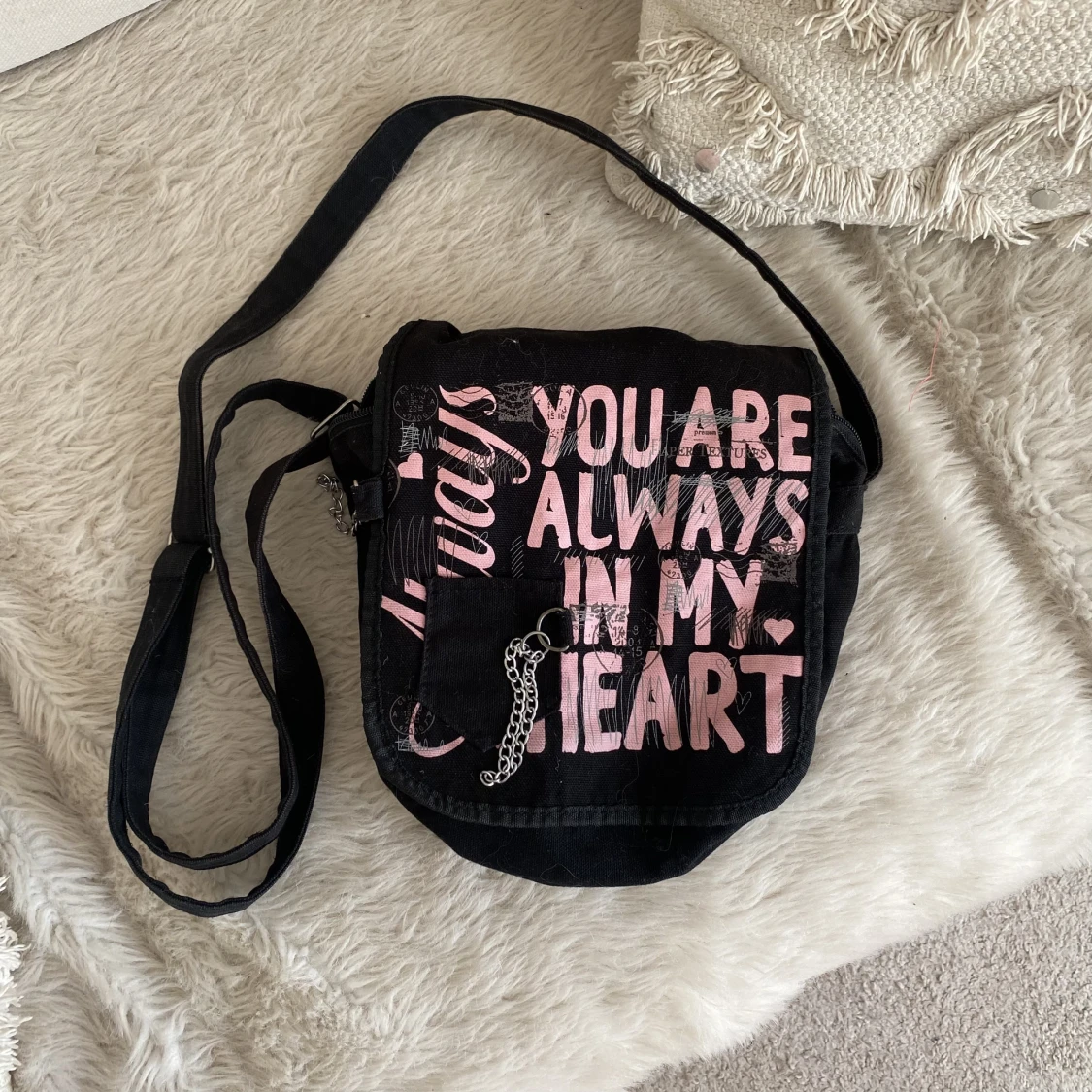 Svart axelremsväska 