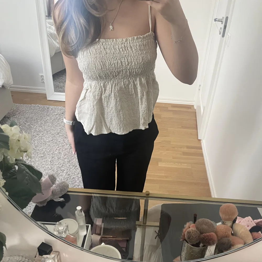 Super söt zara topp ! Storlek M 💞🥰 Frakt tillkommer . Toppar.