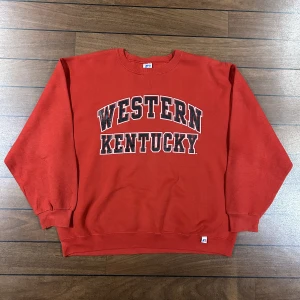 Russel Western Kentucky Sweatshirt - Snygg vintage sweatshirt i storlek L! Bara att skriva om du undrar över något🙏