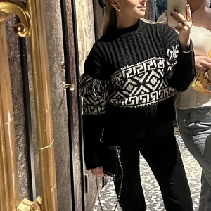 Tröja  - Superfin tröja från H&M, stl XS/S 💘 köparen står för frakten 💕💕