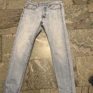 W31. Långa, oversized ljusa snygga jeans 
