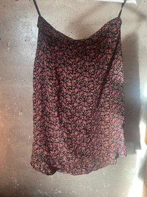 Blommig kjol💐 - Används inte längre då den inte längre är min stil☺️