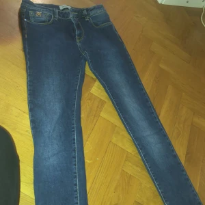 Mos Mosh jeans (Låg midjad) - Jätte fina Mos Mosh jeans lågmidjad i nyskick använda lite Strl 27