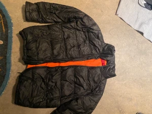 Hugo boss puffen jacka  - Hugo boss puffar jacka i bra skick storlek large