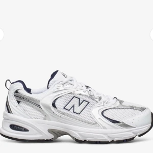 New balance 530 *splitter nya* - Säljer ett par oanvända New balance 530 skor. Små i Strl.