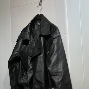 fake-läderjacka - 40 kr