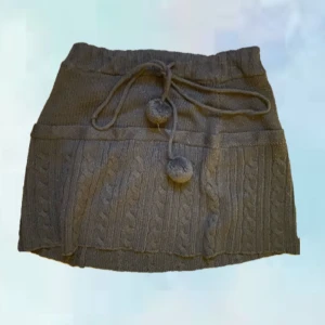 Y2k kjol! - Laddar upp igen då personen som skulle köpa slutade svara. Världens sötaste stickade bruna y2k mini kjol!