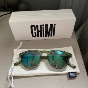 Säljer dessa gröna chimi solglasögon eftersom jag har ett par andra som jag använder. Det är 002 modellen i färgen ”kiwi” 
