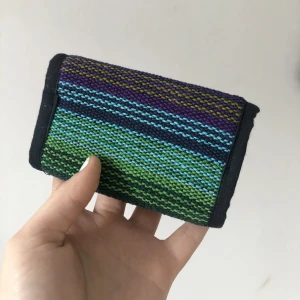 Hippie plånbok  - Jätte snygg lite hippie plånbok som jag köpte på en kristall affär.  Jag har bara inte fått någon användning för den. Kolla in min profil för en i andra färger💞