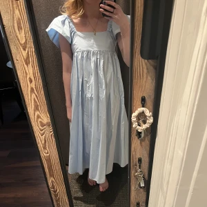 H&M klänning - Magisk klänning ifrån H&M 