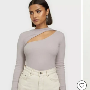 Tröja från Nelly - Använd endast 1 gång så nyskick, mauve färgad