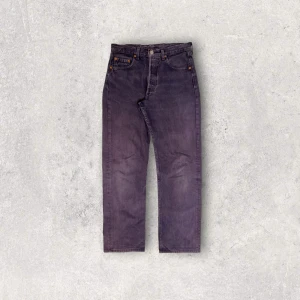 Levi’s 501 Jeans - 00`s - Waist: 76 cm, length: 100 cm. If you are interested in the item please DM first. 