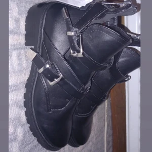 Helt oanvända skor - Jättefina damskor från NewYorker storlek 40 helt nya, kommer tyvärr utan kartong