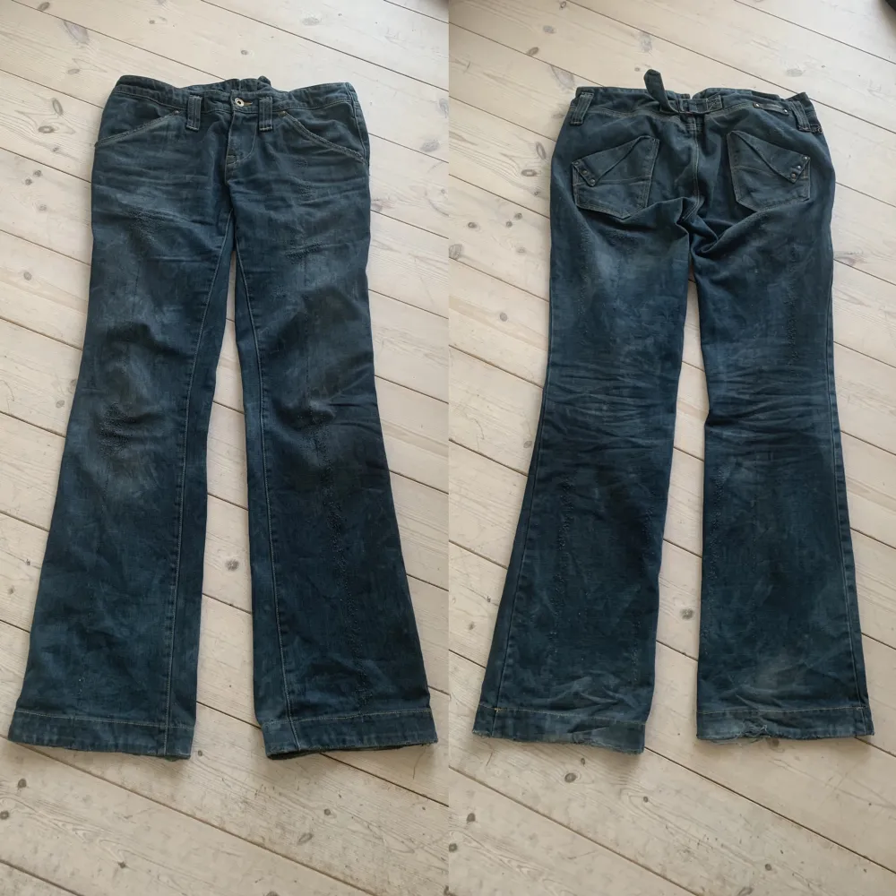 Jättefina lågmidjade jeans från Fornarina! MÅTT: midja 82 cm (stretchiga, passar lite större oxå), innerben 88 cm. . Jeans & Byxor.