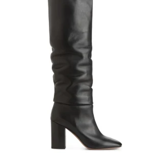Nya arket stövlar - Nya stövlar från arket, slouchy leather boots black, storlek 39. Nypris 2950kr😊