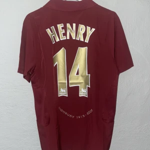 Arsenal retrotröja 2005/2006 Henry fotbollströja #14 - Sprillans ny retrotröja, aldrig använd, taggar finns kvar. Replika 