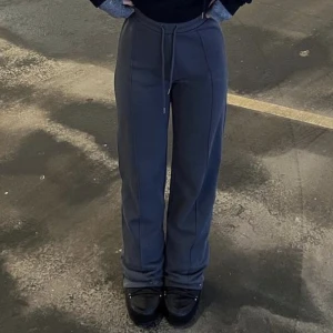 Ida Carlsson x madlady mjukisbyxor - Mjukisbyxor från Ida Carlssons kollektion med madlady. 💞Mycket bra skick! Passar bra på mig som är 170.