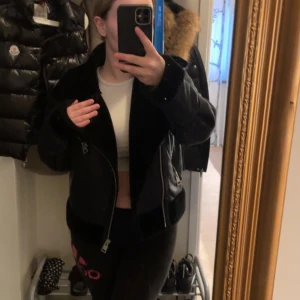 Jacka - Mocka jacka storlek xs men passar även S. Knappt använd❣️kan gå ner i pris 