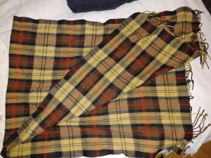 Sjal/halsfuck  - En "äkta fejk" Burrbury halsduk. Stor och mysig