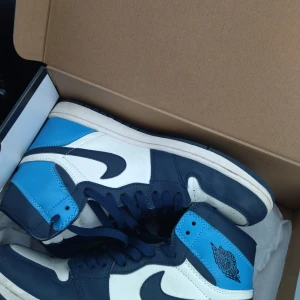 Jordan 1 Obsidian  - Säljer Obsidian strl 41 jätte lite crease. Umeå