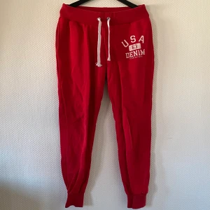 Mjukisbyxor - En del missfärgning. 