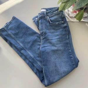 OANVÄNDA jeans  - Oanvända jeans från Gina i mkt fint skick! Högmidjade och sitter bra i rumpan ;) 