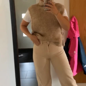 Stickad topp - Brun/beige stickad topp från lindex som aldrig kommer till användning längre