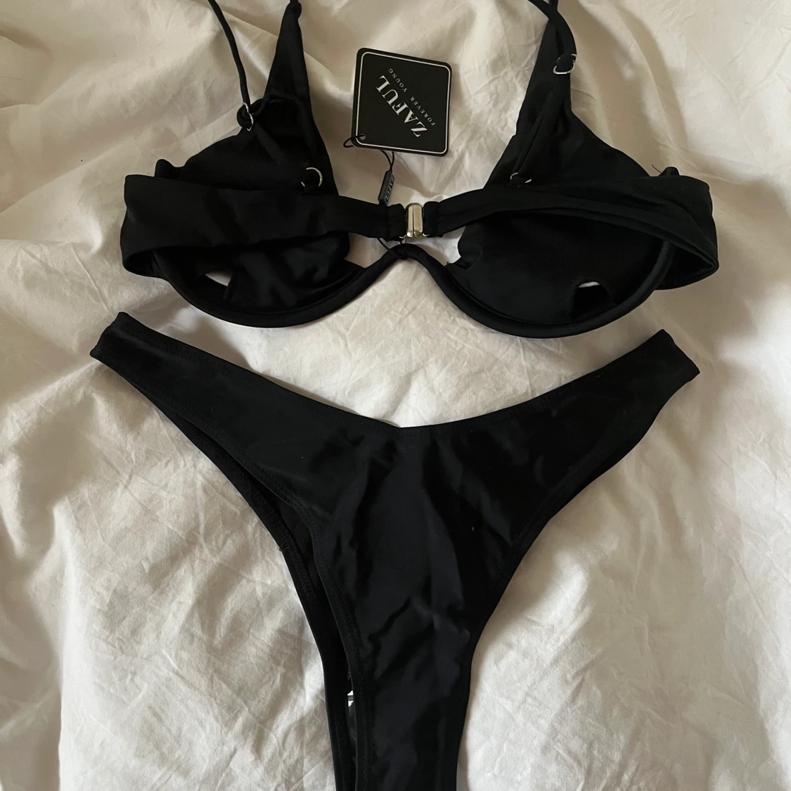 Helt ny svart bikini från Zaful strl M - 90