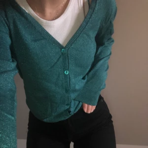 Glitterkofta  - Säljer denna underbara glitterkofta från Indiska. Har ni frågor är det bara att höra av er!! 💗